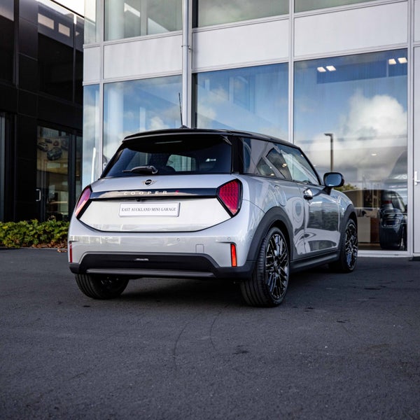 2025 MINI Cooper S 3 door Favoured image 4