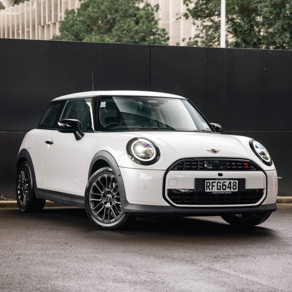 2025 MINI Cooper S 3 Door Hatch Classic image 1