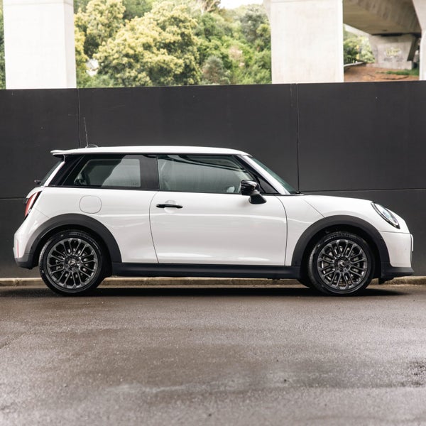 2025 MINI Cooper S 3 Door Hatch Classic image 4