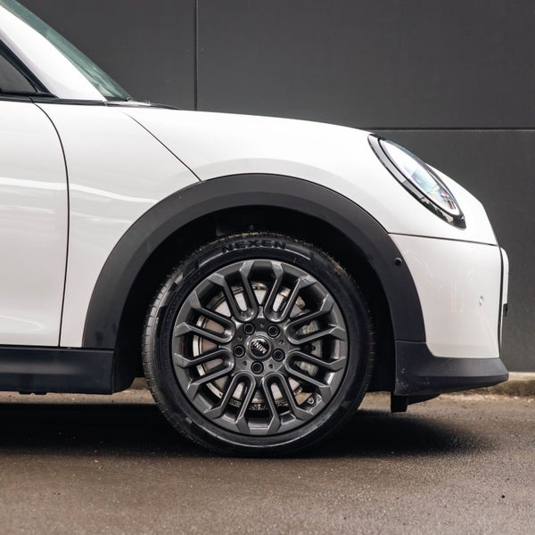 2025 MINI Cooper S 3 Door Hatch Classic image 5