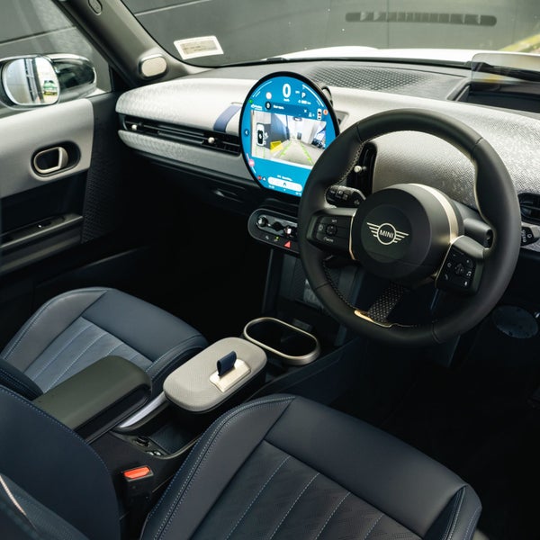2025 MINI Cooper S 3 Door Hatch Favoured image 3