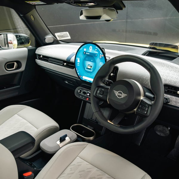 2025 MINI Cooper S 3 Door Hatch Favoured image 3