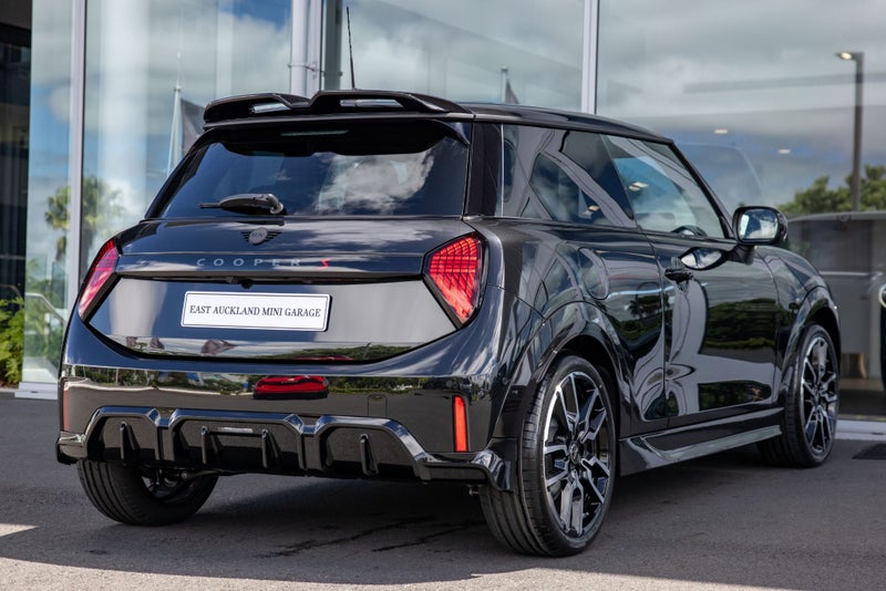 2025 MINI Cooper S 3 door JCW Sport image 5