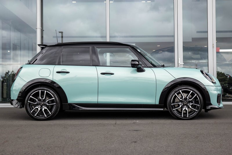 2025 MINI Cooper S 5 door JCW Sport image 3