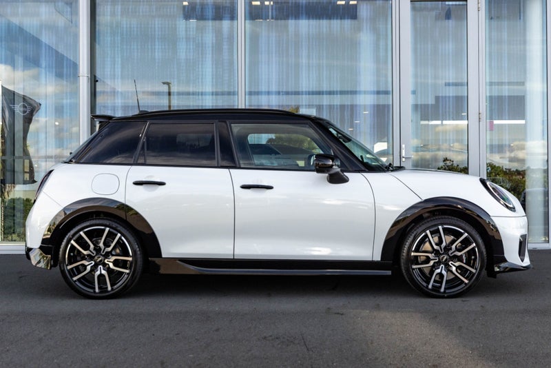 2025 MINI Cooper S 5 door JCW Sport image 3