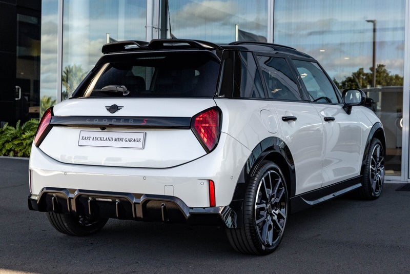 2025 MINI Cooper S 5 door JCW Sport image 4