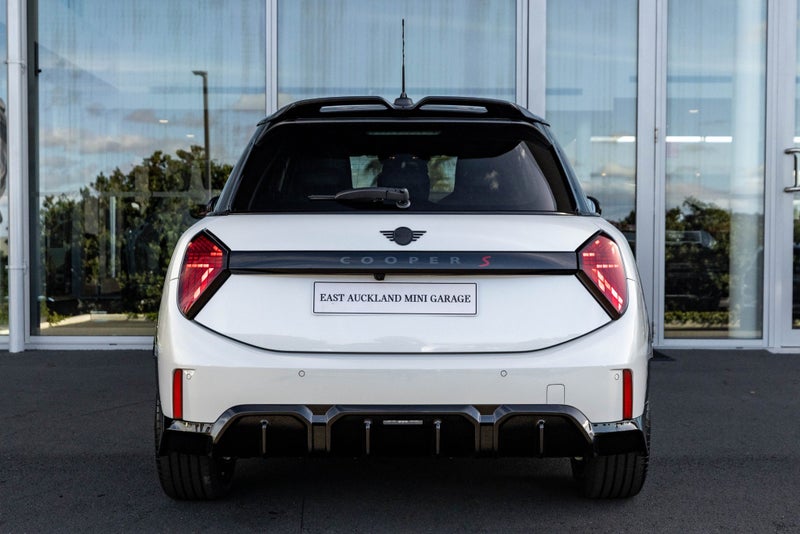 2025 MINI Cooper S 5 door JCW Sport image 5