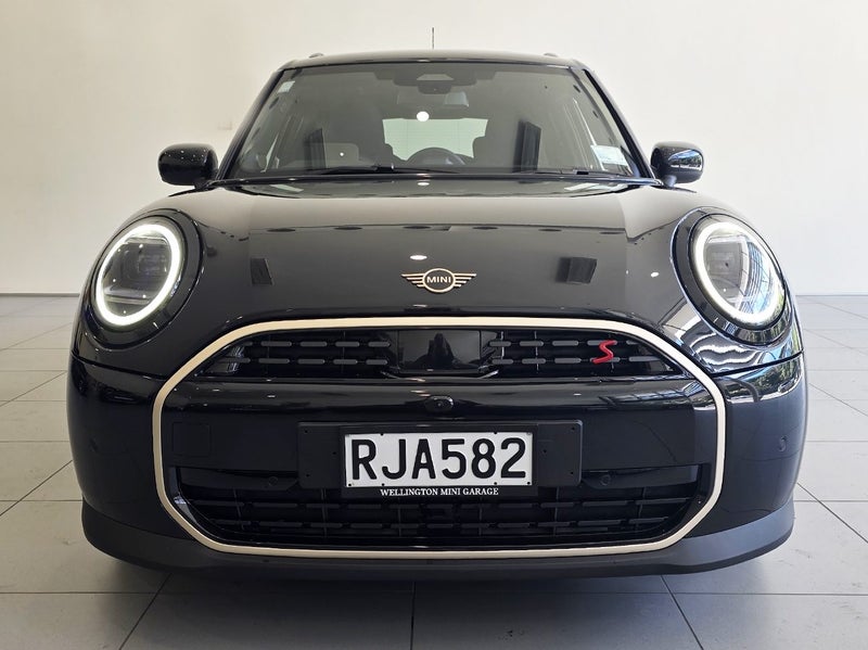 2025 MINI Cooper S 5dr Favoured Spec image 2