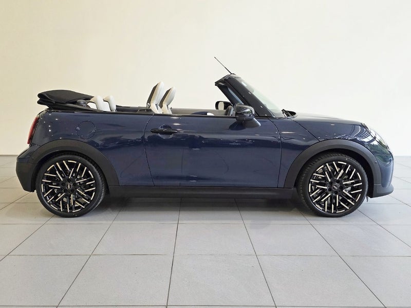 2025 MINI Cooper S Convertible Favoured image 5