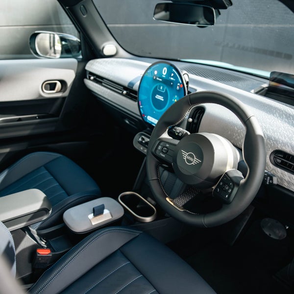 2025 MINI Cooper S Favoured image 3