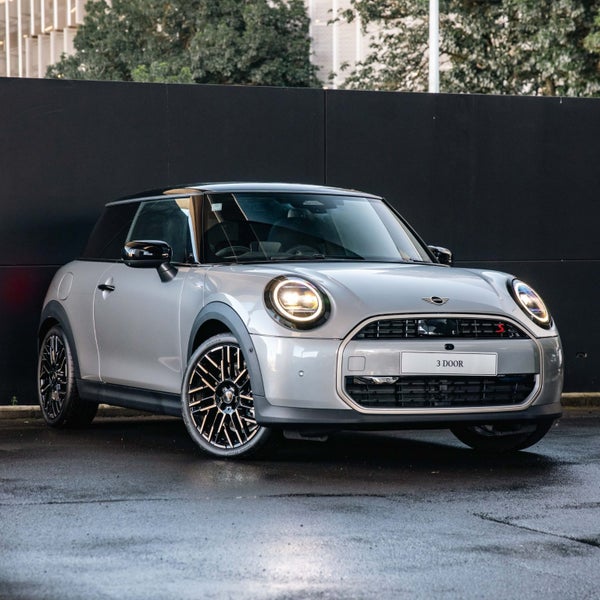 2025 MINI Cooper S Favoured image 1