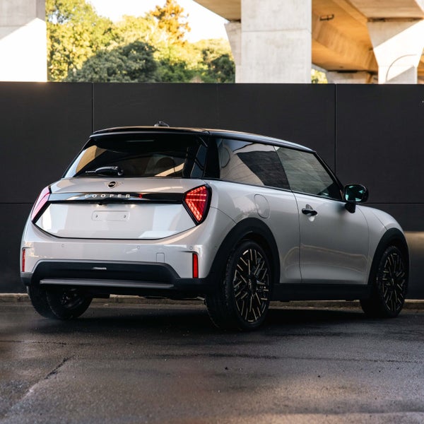 2025 MINI Cooper S Favoured image 2