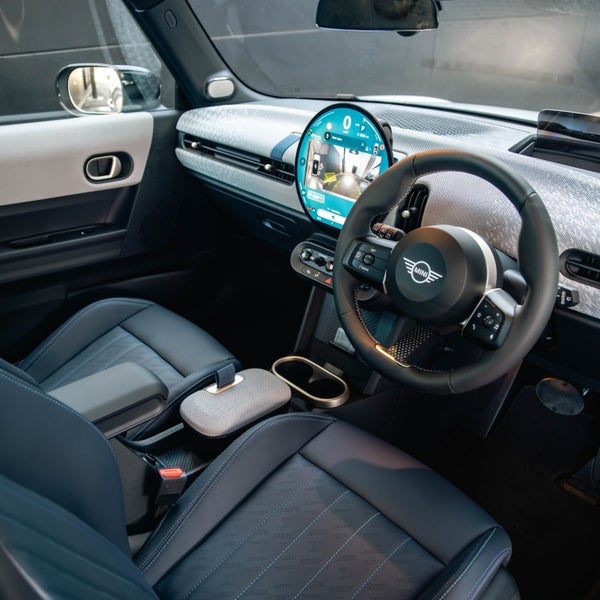 2025 MINI Cooper S Favoured image 3