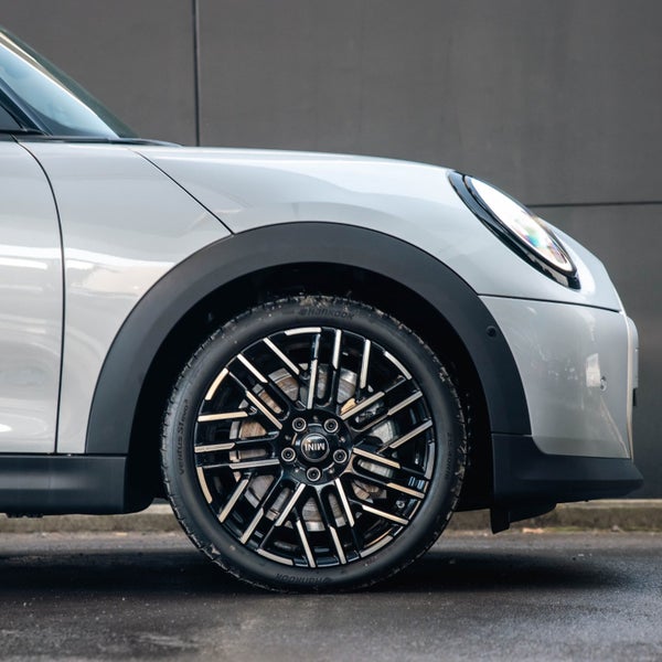 2025 MINI Cooper S Favoured image 5