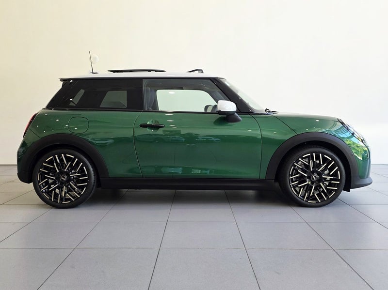 2025 MINI Cooper S Favoured Spec 3dr image 3