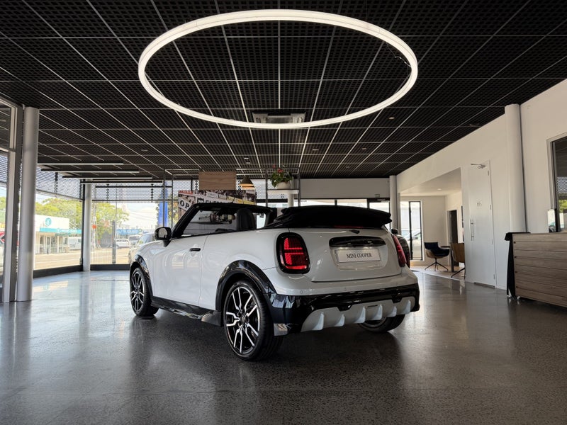 2025 MINI Cooper S JCW Sport image 4