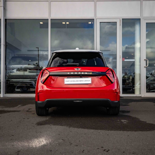 2025 MINI Cooper SE 3 door Full Electric Favoured image 5