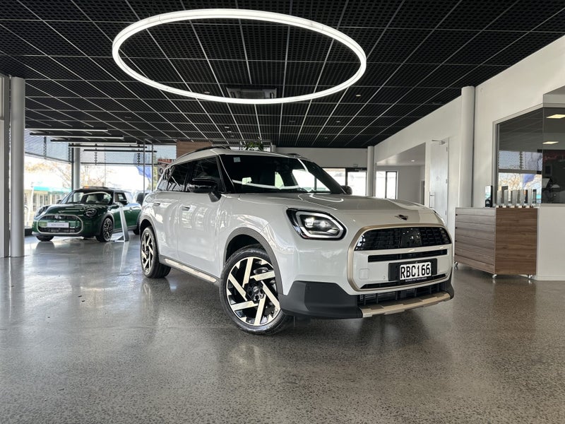 2025 MINI Countryman C Favoured image 1