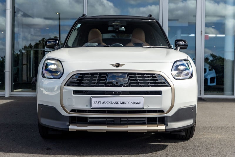 2025 MINI Countryman C Favoured image 2