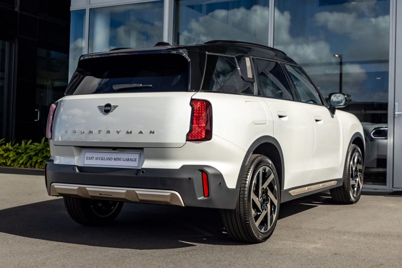 2025 MINI Countryman C Favoured image 4