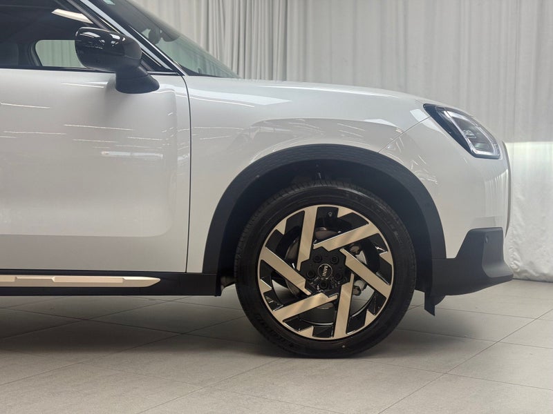 2025 MINI Countryman Countryman C Favoured image 5