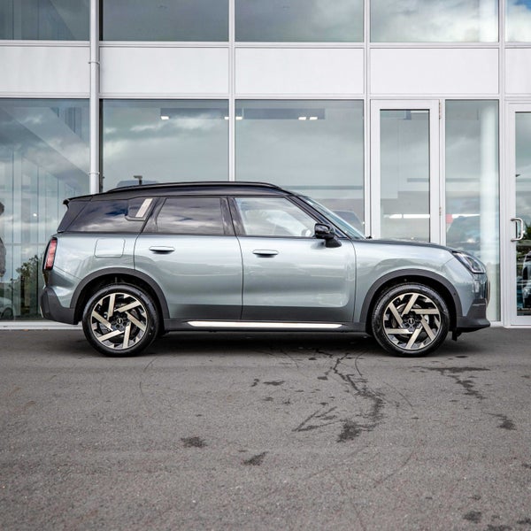 2025 MINI Countryman Countryman C Favoured image 3
