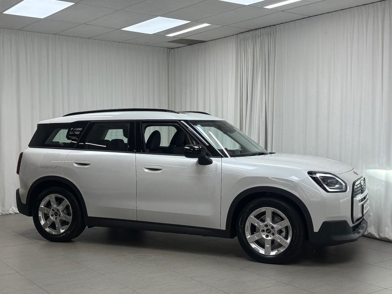 2025 MINI Countryman Countryman E image 4