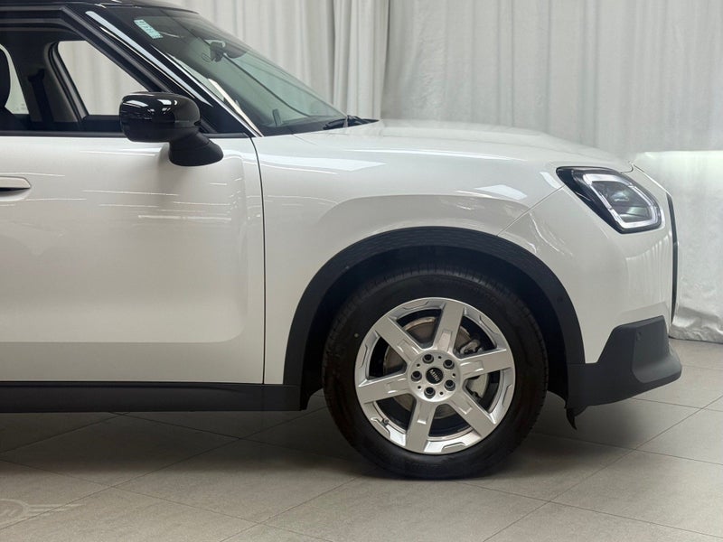 2025 MINI Countryman Countryman E Classic image 3