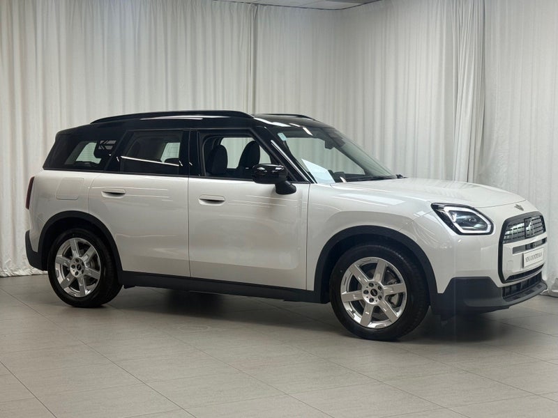 2025 MINI Countryman Countryman E Classic image 4