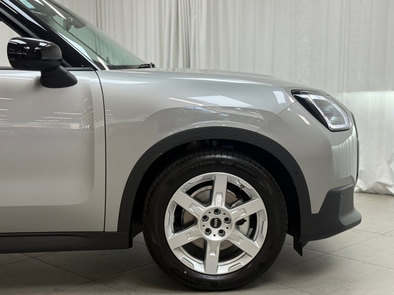 2025 MINI Countryman Countryman E Classic image 3