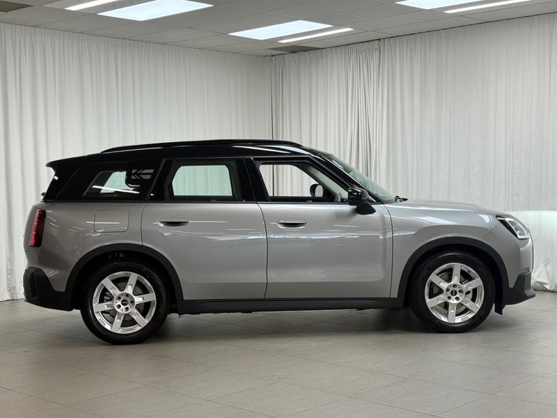 2025 MINI Countryman Countryman E Classic image 4