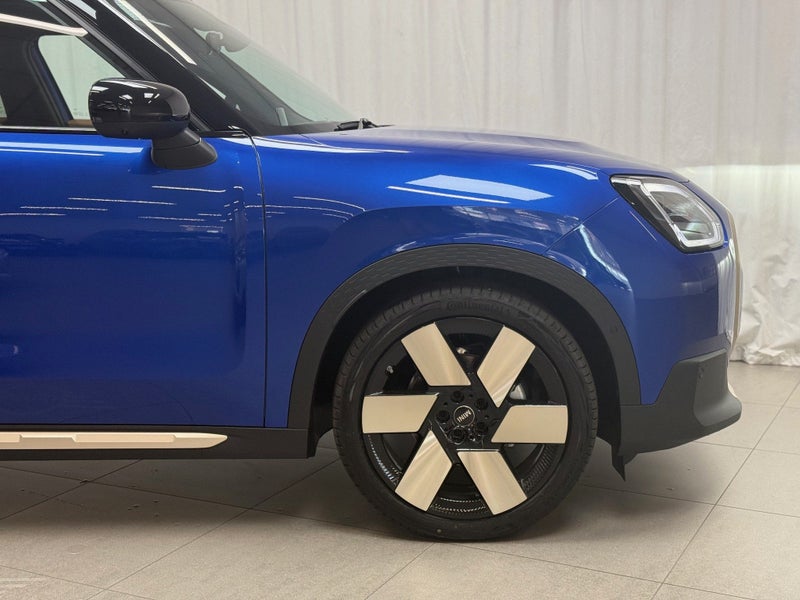 2025 MINI Countryman Countryman E Favoured image 2