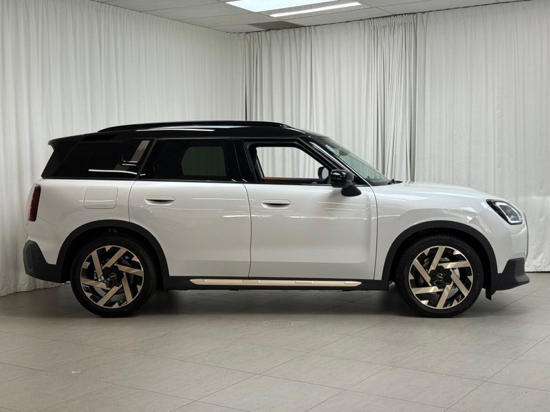 2025 MINI Countryman Countryman E Favoured image 4