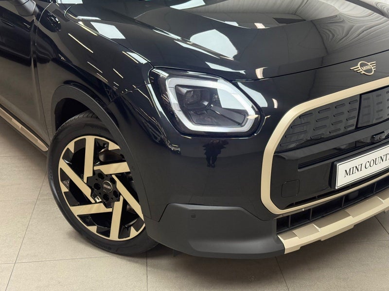 2025 MINI Countryman Countryman E Favoured image 2