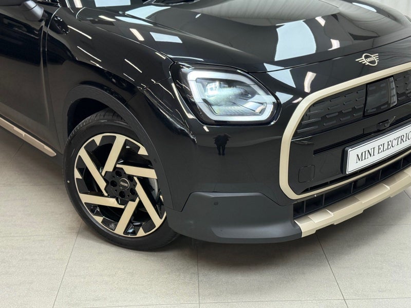 2025 MINI Countryman Countryman E Favoured image 2