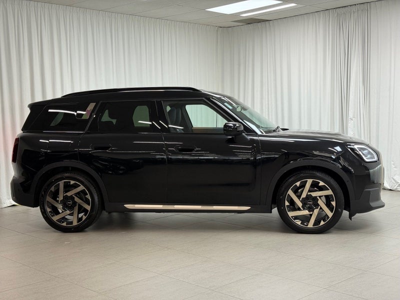 2025 MINI Countryman Countryman E Favoured image 4