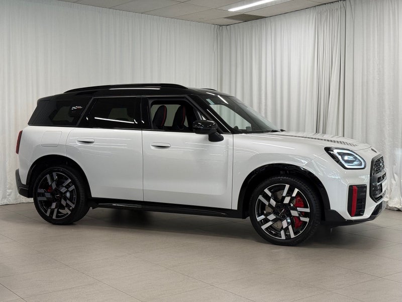 2025 MINI Countryman Countryman JCW ALL4 Favoured image 3