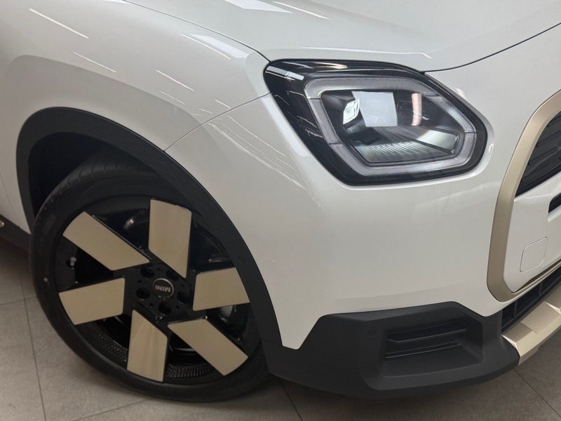 2025 MINI Countryman Countryman SE ALL4 Favoured image 2