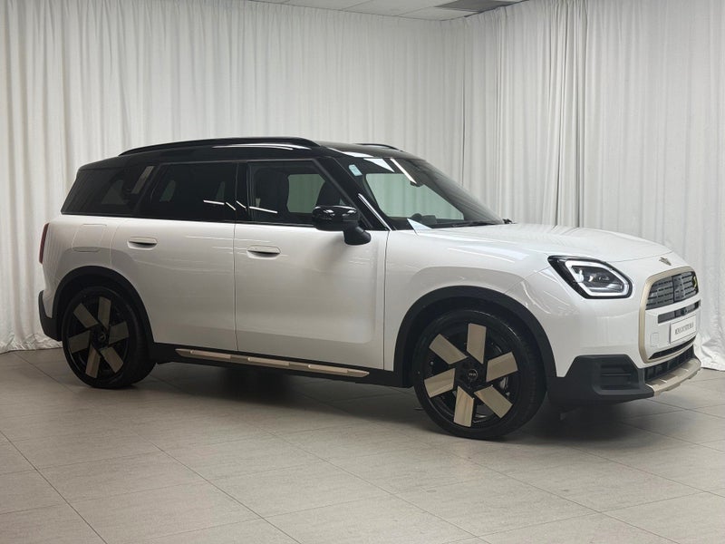 2025 MINI Countryman Countryman SE ALL4 Favoured image 3
