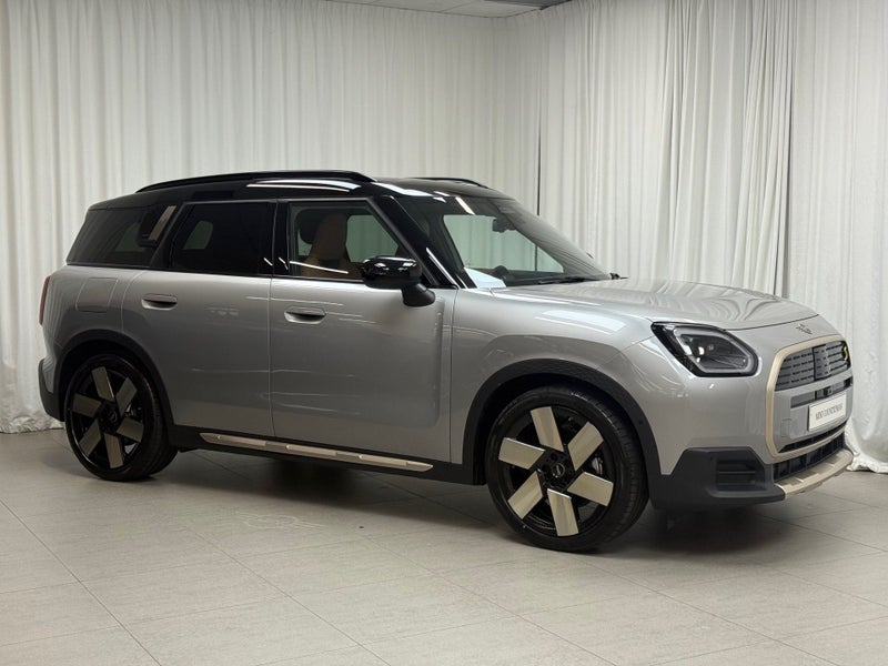 2025 MINI Countryman Countryman SE ALL4 Favoured image 3