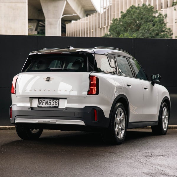 2025 MINI Countryman E Classic image 2