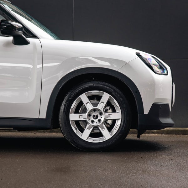 2025 MINI Countryman E Classic image 5