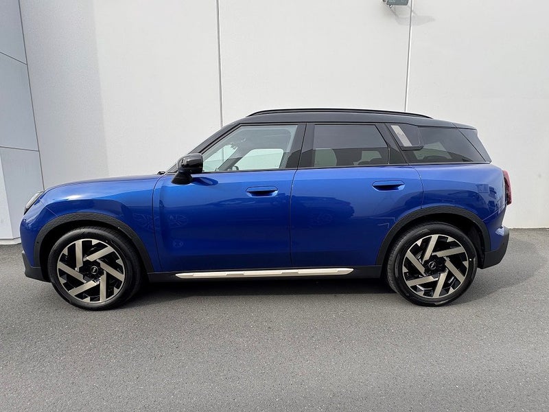 2025 MINI Countryman E Favoured image 2