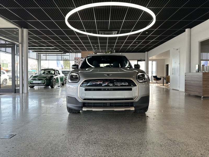 2025 MINI Countryman E Favoured image 2