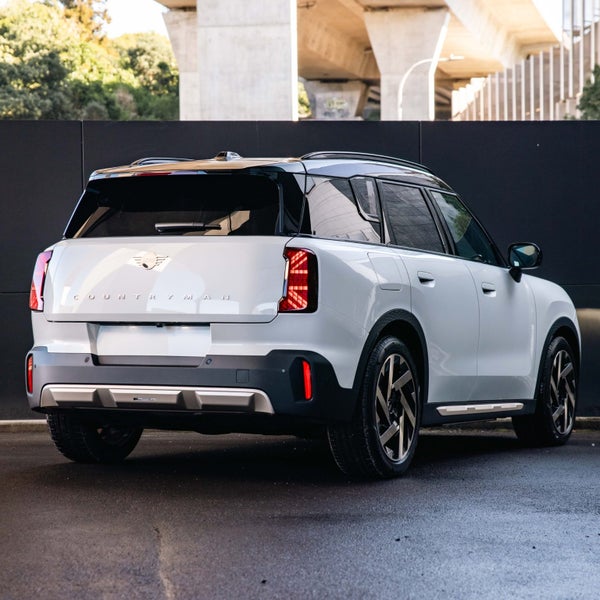 2025 MINI Countryman E Favoured image 2