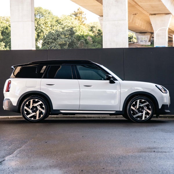 2025 MINI Countryman E Favoured image 4