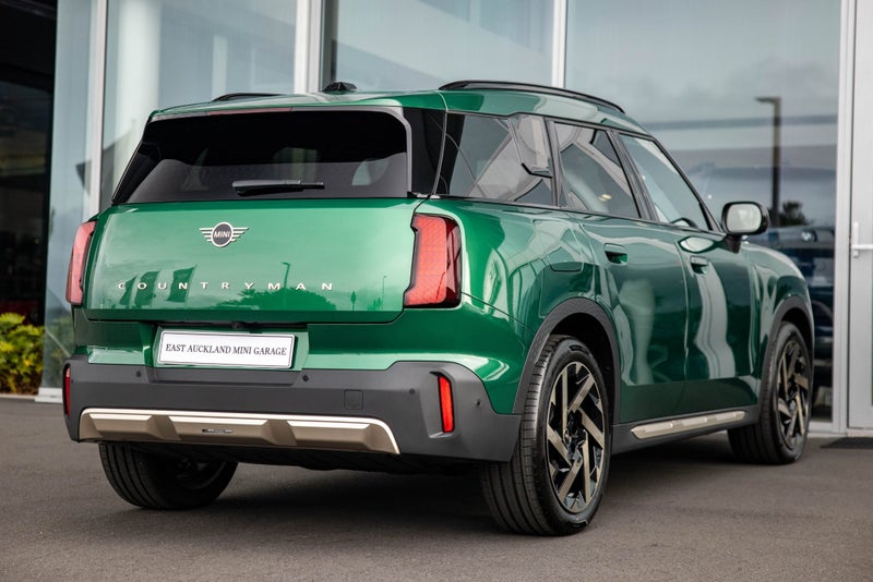 2025 MINI Countryman E Full Electric Favoured Trim image 5