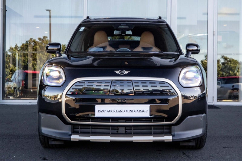 2025 MINI Countryman E Full Electric Favoured Trim image 2