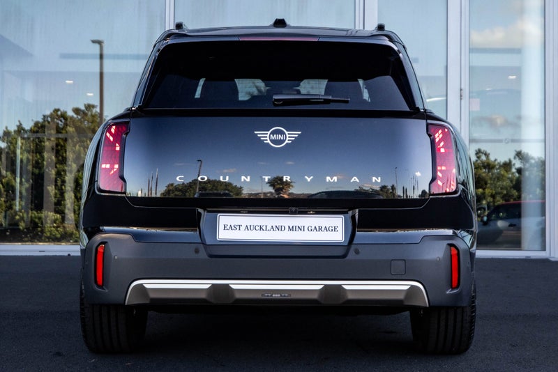 2025 MINI Countryman E Full Electric Favoured Trim image 4