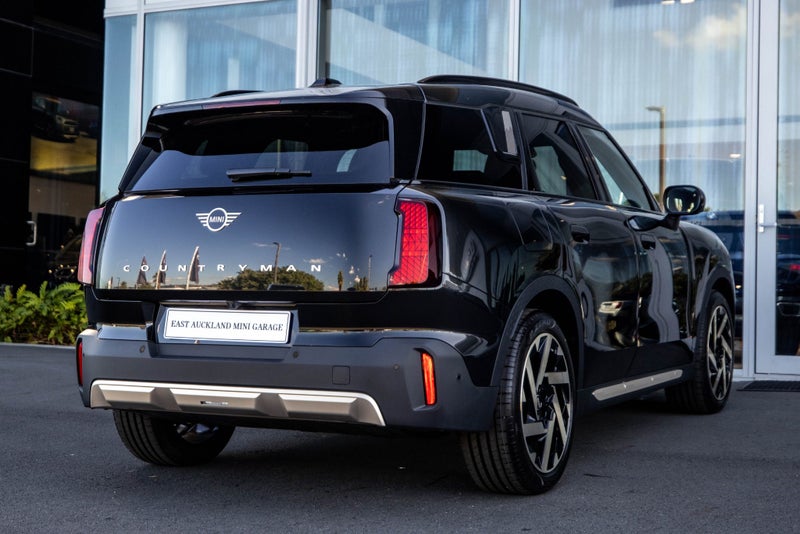 2025 MINI Countryman E Full Electric Favoured Trim image 5